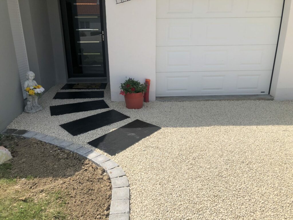 entrée plaque d'ardoise gravier calcaire-1920x1440