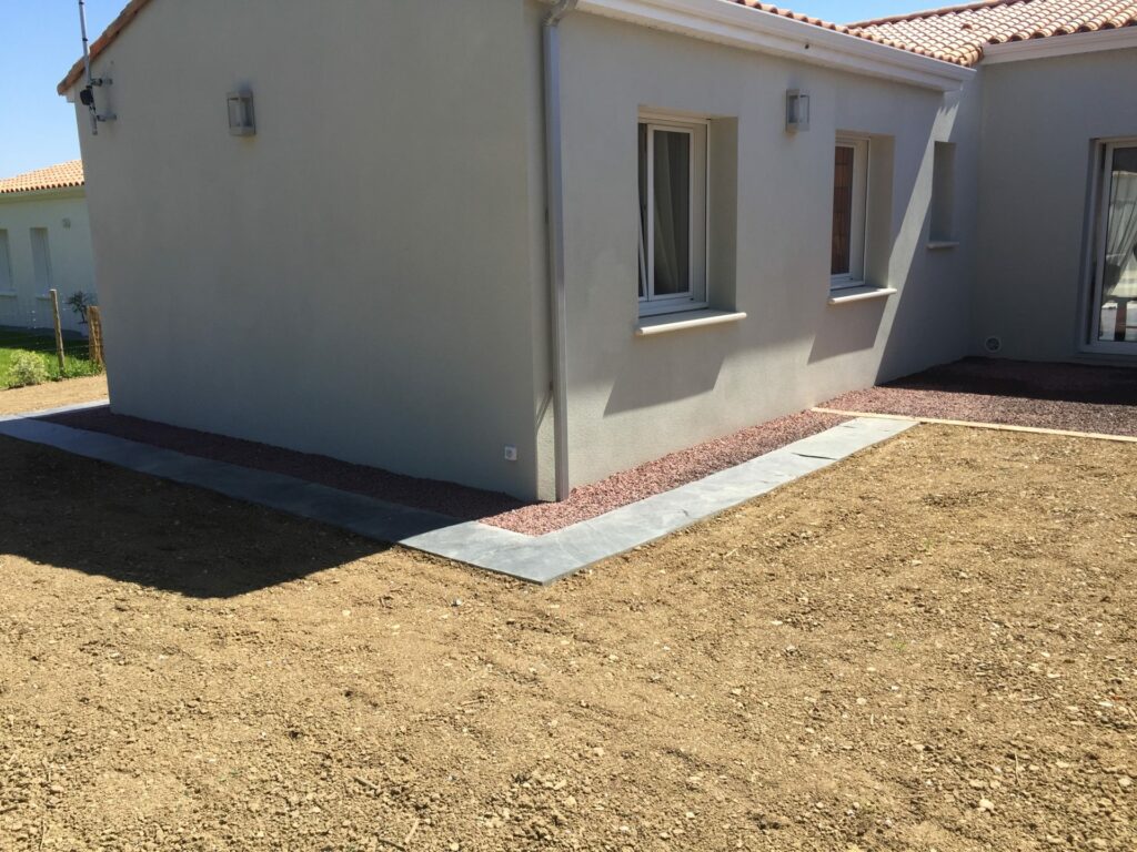 -nidagravel gravier rouge et allée-plaque ardoises-1920x1440